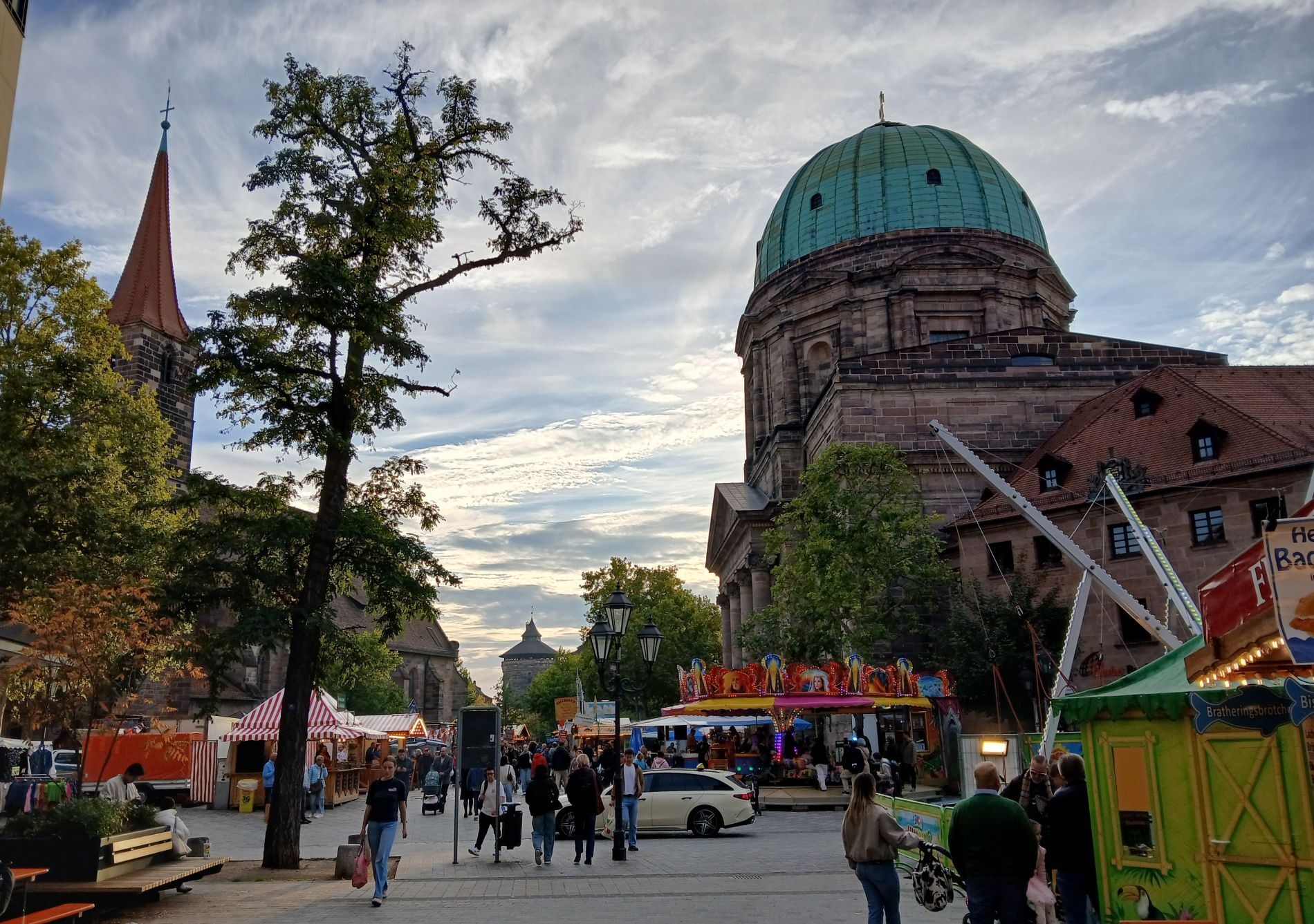 Bild: Ein schöner Nachmittag ging zu Ende und alle freuten sich auf die Angebote der Marktkaufleute!