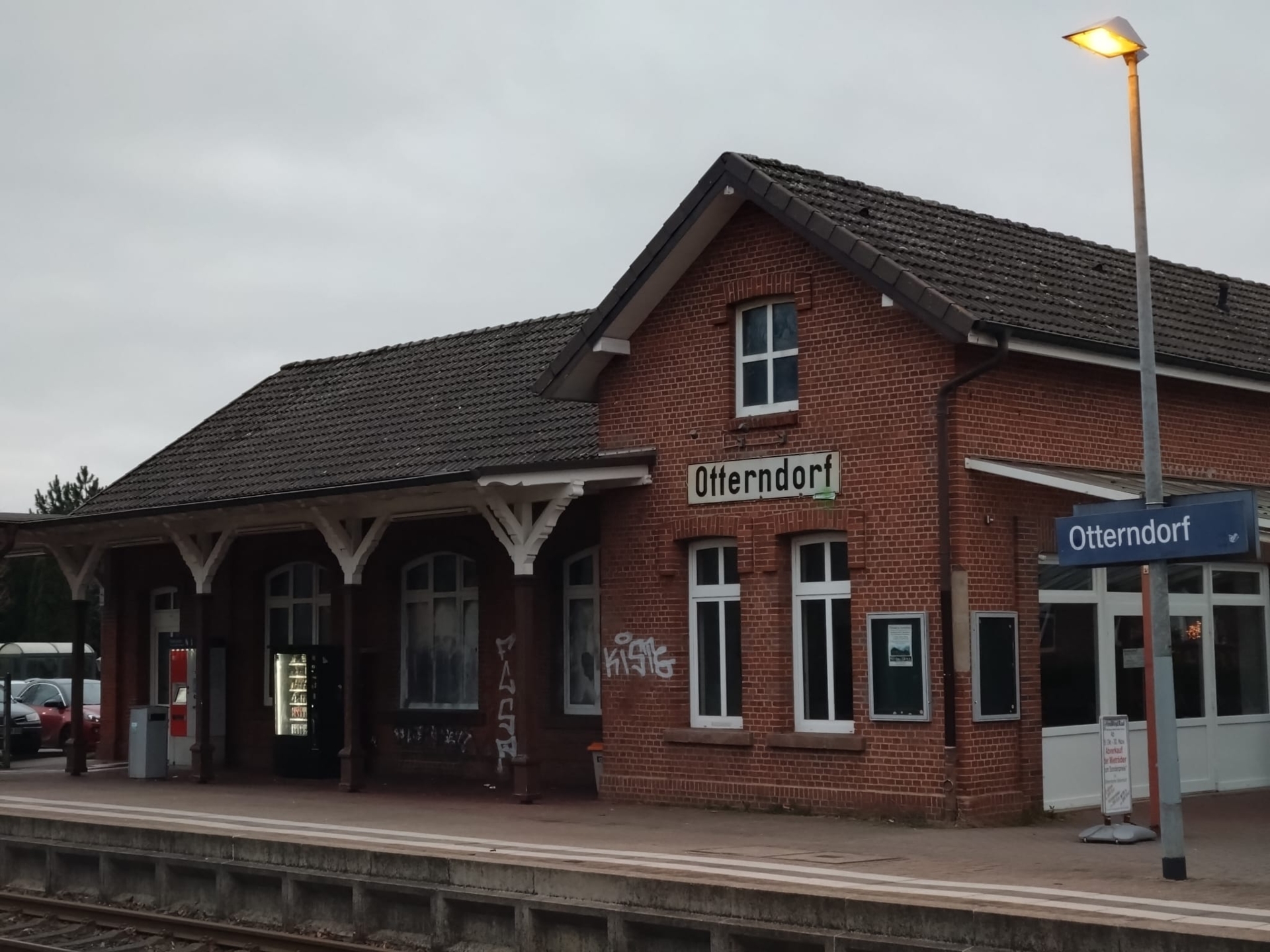 Bahnhof Otterndorf, Straßenseite