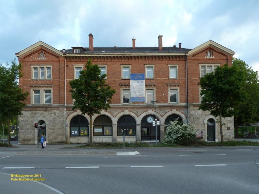 Bf Blaubeuren (Straßenseite) 2011