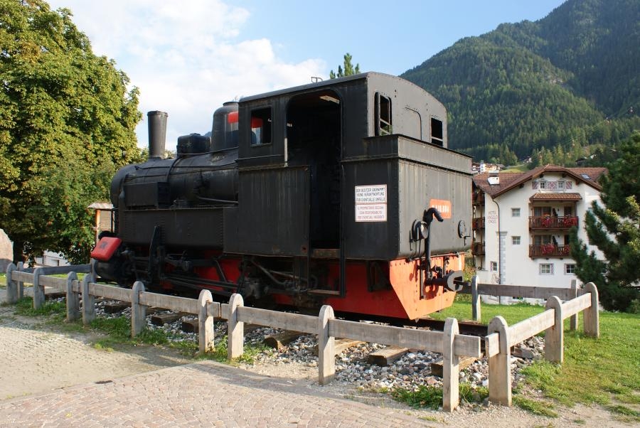 Lok am ehemaligen Bahnhof St. Ulrich