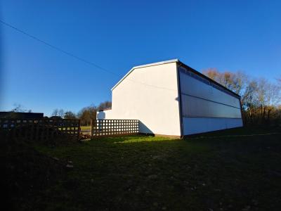 Blick auf Turnhalle von Südwest