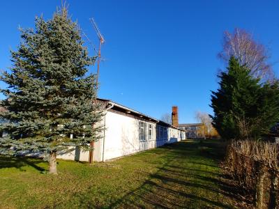 Pavillon Blick aus Südwest mit Grundstück Südseite