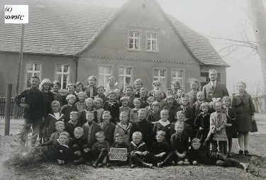 Schulkinder in Postlin (1929)