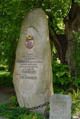 Vorschaubild Gedenkstein zur Verleihung der Stadtrechte