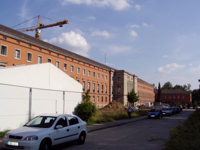 Das Hauptgebäude/Haus 1 des Standorts III-1 der Universität Potsdam in Griebnitzsee.
