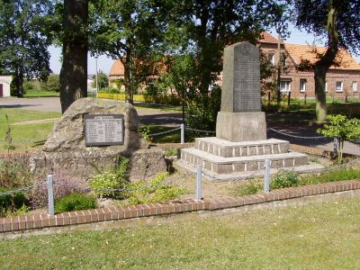 Gedenksteine für die Opfer der Weltkriege im Ortsteil Neu Krams
