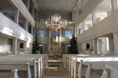 Blick zum Altar in der Weihnachtszeit.