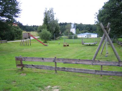 Vorschaubild Kinderspielplatz "Ortsmitte Oberiglbach"