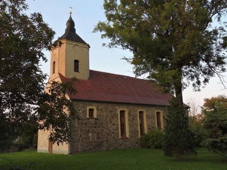 Kirche im Dorfzentrum Groß Döbbern