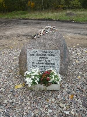 Vorschaubild Gedenkstein zum Gedenken an die Häftlinge des KZ-Außenlagers Glöwen