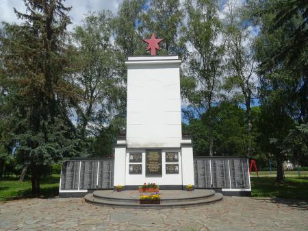Russische Kriegsgräberstätte in Reitwein Foto: Info Punkt Lebus