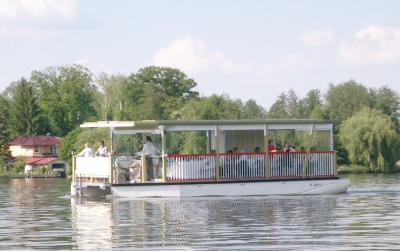 Solar Charterboot "Wasserkremser" auf den Schweriner See