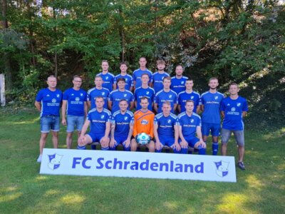 Trikotübergabe an den FC Schradenland durch die EnviaM