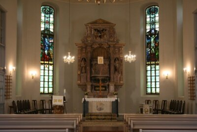 Altarraum der Kirche Neukirchen