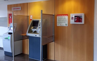 Defibrillator in der NOSPA-Filiale in Großenwiehe