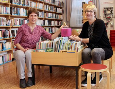 Die Mitarbeiterinnen der Bücherei Corinna Leicht und Stellvertreterin Silke Klaus