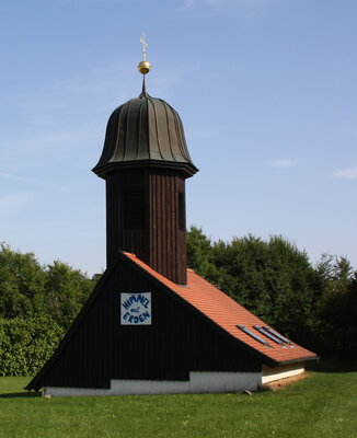 Vorschaubild Gemeindehaus mit Glockenturm