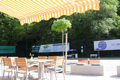 Blick von der Terrasse auf den Center Court
