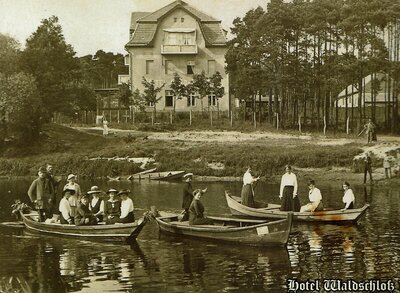 Kahnfahrt um 1916 auf der Spree (Hangelsbergarchiv Achim Hippel)