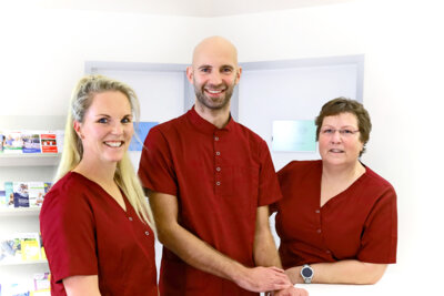 Das Praxisteam: v.l. Josefine Finck (MFA), Dr. med. Steffen Negendank, Simone Herrmann (Krankenschwester)