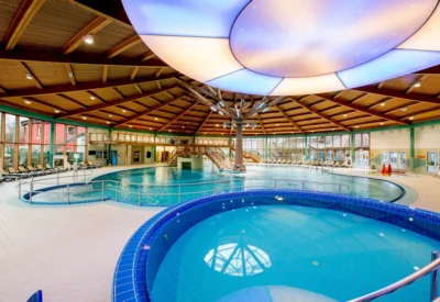 Schwimmhalle