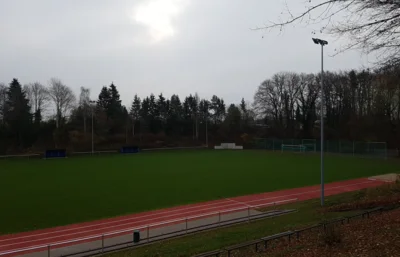 Bild von Sportplatz an Grundschule