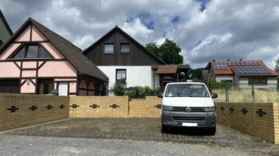 Blick auf den Campingwagen-Stellplatz.