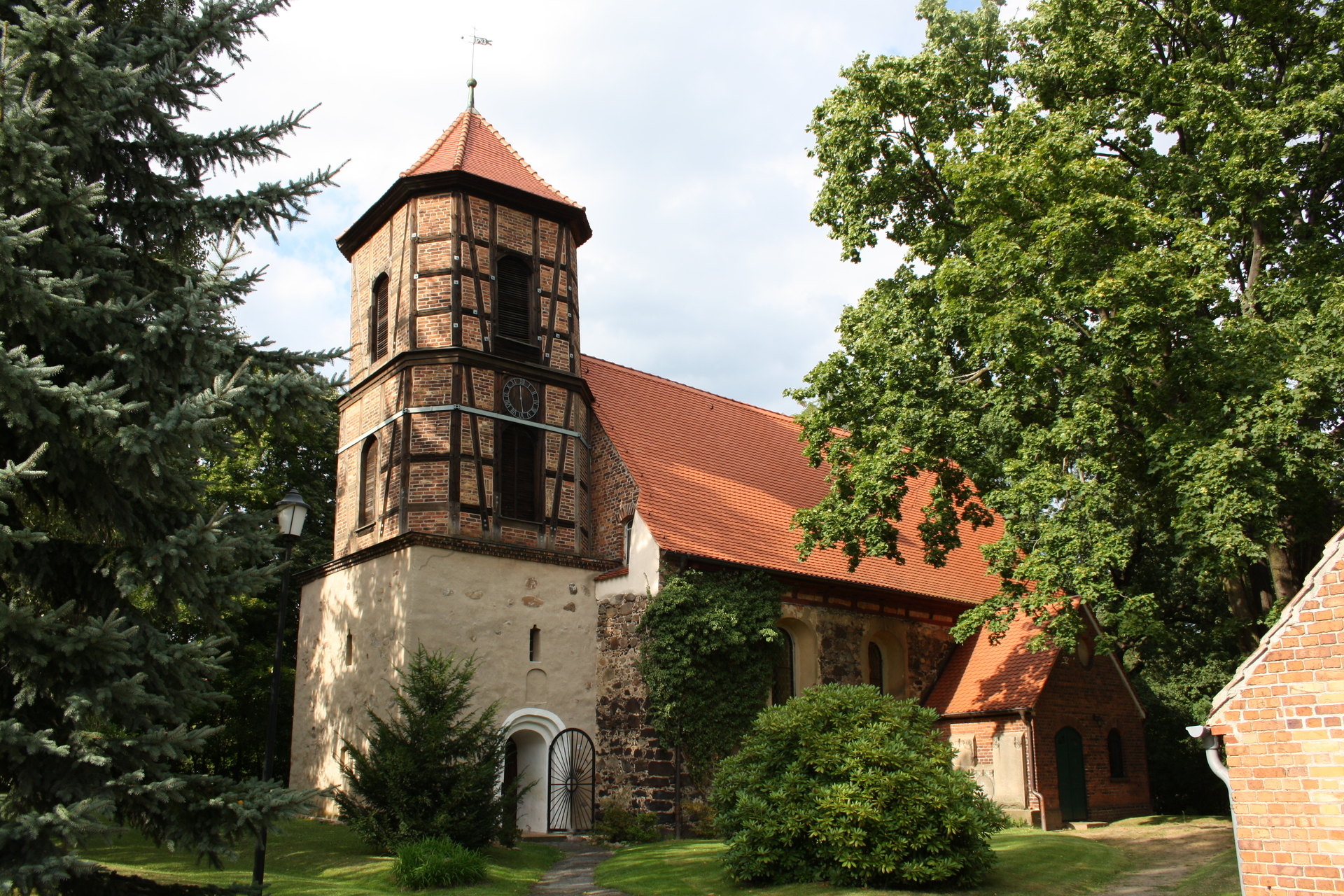 Amt Döbern-Land - Raseneisen- und Feldsteinkirche in Eichwege