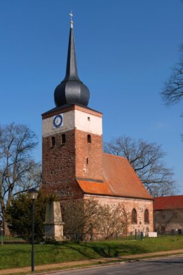 Radeweger Dorfkirche (Foto G. Tauber)