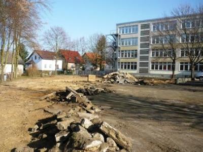 Baumaßnahmen auf dem Schulhof der Oberschule haben begonnen (Bild vergrößern)
