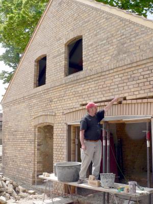 Schandfleck am Annahütter Kirchvorplatz verschwindet