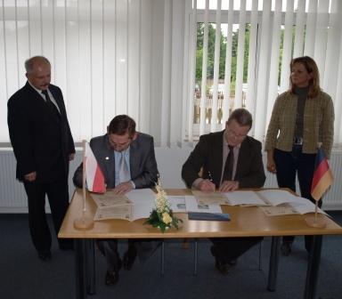 Schulpartnerschaft zwischen der Grundschule D¹bcze (Polen) und Grundschule Lehnin nun offiziell (Bild vergrößern)