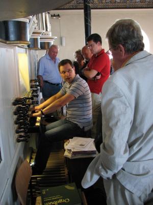 Foto zur Meldung: Vereinsmitglieder auf Ausflug zu historischen Orgeln im Kehdinger Land und im Land Hadeln