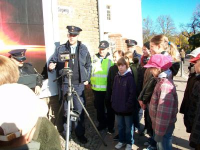 Laserkontrolle der Polizei (Bild vergrößern)