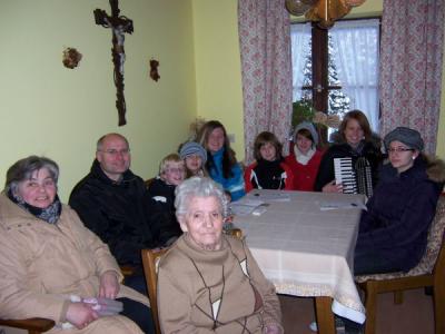 Foto zu Meldung: Ministranten besuchten Senioren in der Weihnachtszeit 