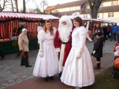17. Lehniner Adventsmarkt stimmt Kloster Lehnin auf die Weihnachtszeit ein (Bild vergrößern)