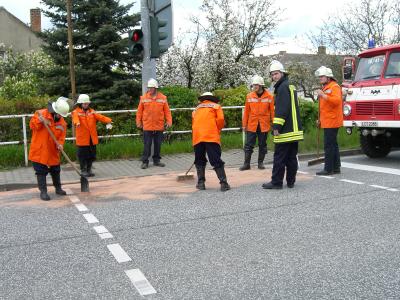 Langengrassau - Feuerwehreinsatz nach Auffahrunfall (Bild vergrößern)