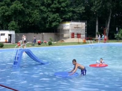 Egelner Waldbad lädt zum Baden ein (Bild vergr&ouml;&szlig;ern)