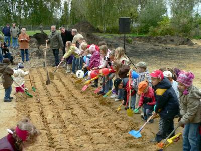 Zugleich: Hörlitzer Kinder starteten Neubau ihrer Kita