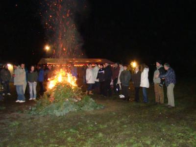 Ein Winterabend im Feuerschein in Rietz (Bild vergrößern)