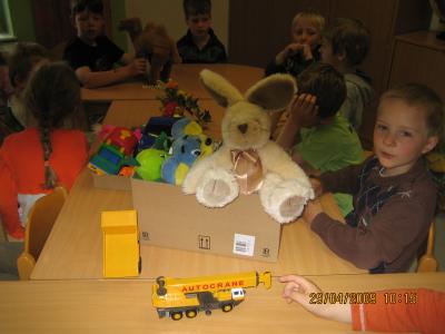 Kindertagesstätte gibt Spenden und wird Pate (Bild vergr&ouml;&szlig;ern)