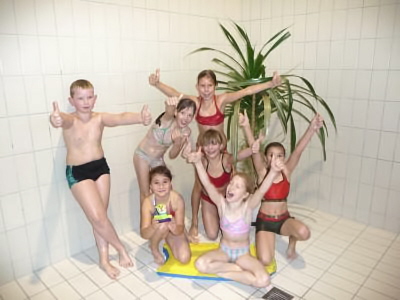 Schwimmunterricht unserer 4. Klassen (Bild vergr&ouml;&szlig;ern)