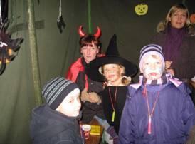 Junge Reporter berichten: Schauriges Halloweenfest in Damsdorf (Bild vergrößern)