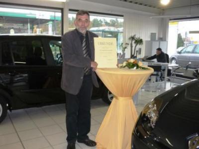 Gratulation zum 60. Geburtstag für den Inhaber des Renault-Vertragshändlers im  OT Lehnin (Bild vergrößern)