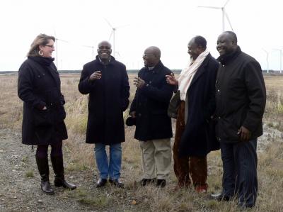 Gäste aus Nigeria informierten sich im Windpark Klettwitz