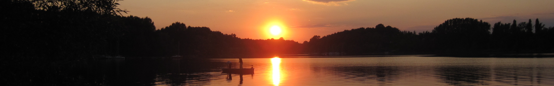 Sonnenuntergang über einem See