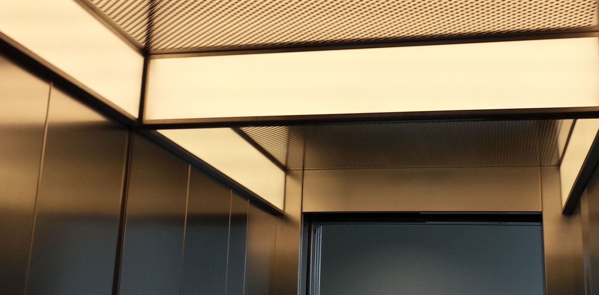 Fahrkorbbeleuchtung mittels LED-Panel