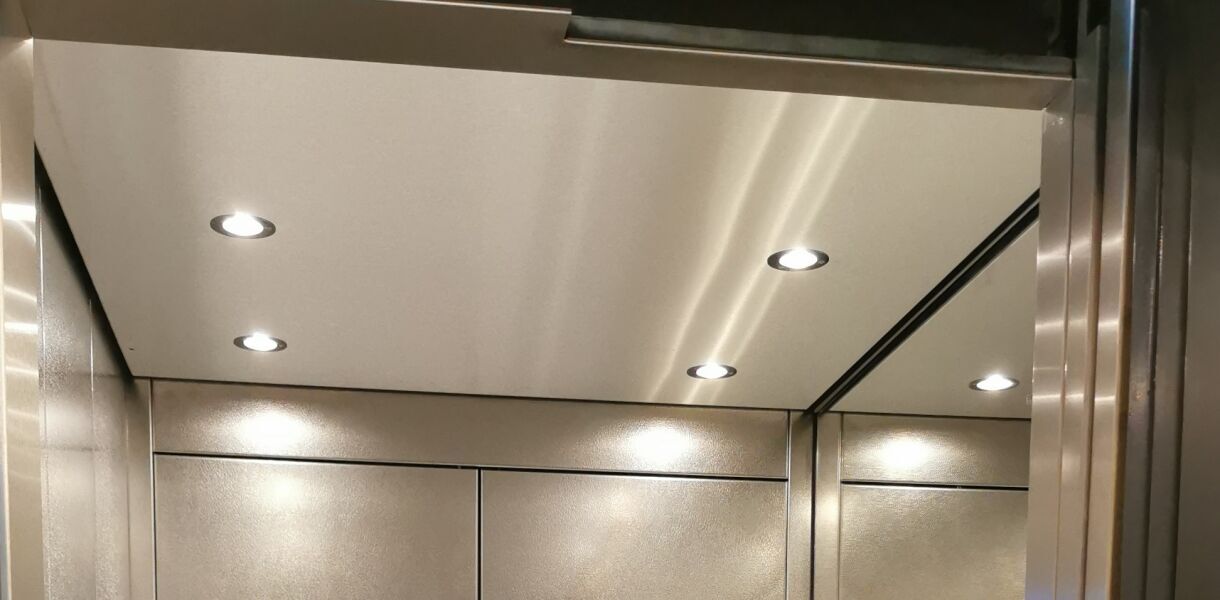 Fahrkorbbeleuchtung LED-Spots in einem Aufzug