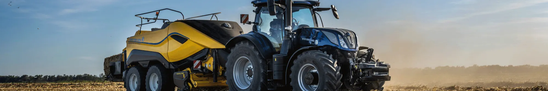 New Holland T7 mit Presse