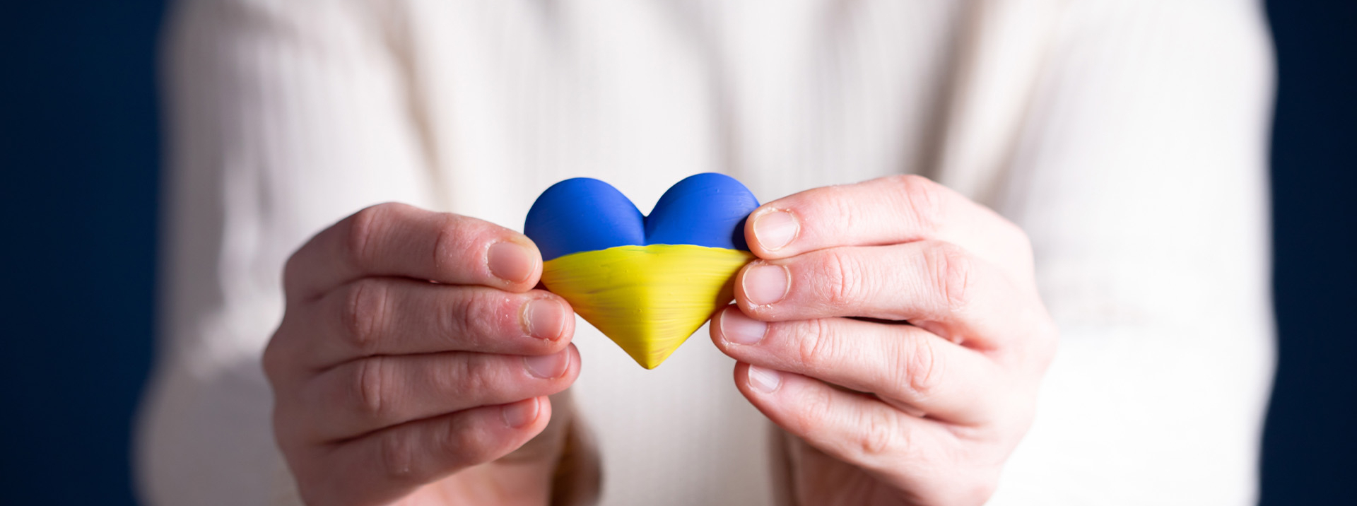 Herz mit ukrainischer Flagge